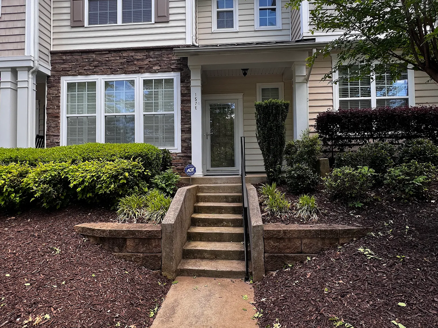 3 bed, 2.5 bath, 1416 sqft, $1,795 — Photo 1