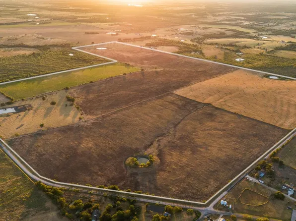 10461 Elk Rd, Axtell, TX 76624