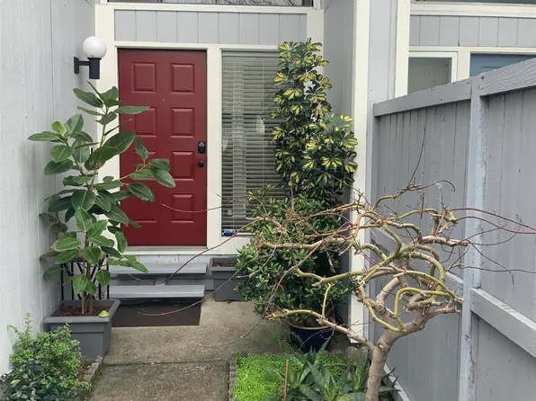 2791 McBride Ln APT 161, Santa Rosa, CA 95403