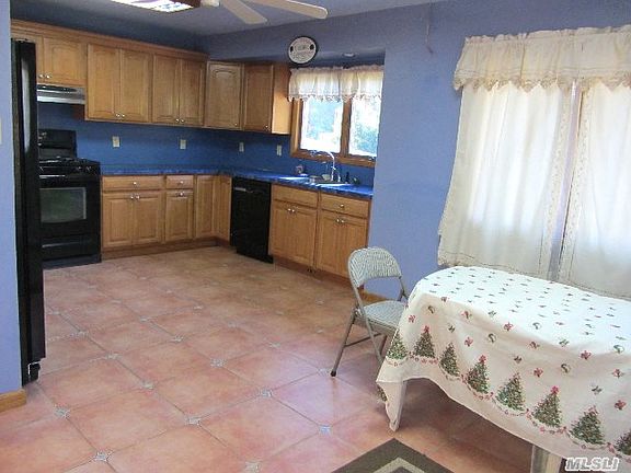4th image of 16 Coe Ct