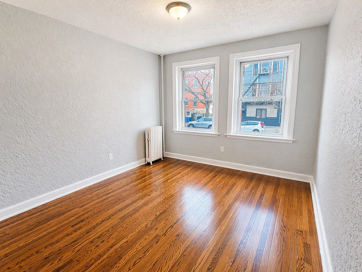 Building Photo - 684 Summer Ave #4