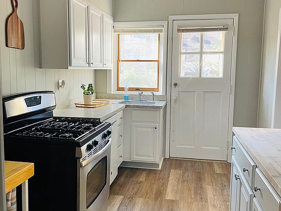 4th image of 631 Geddes St