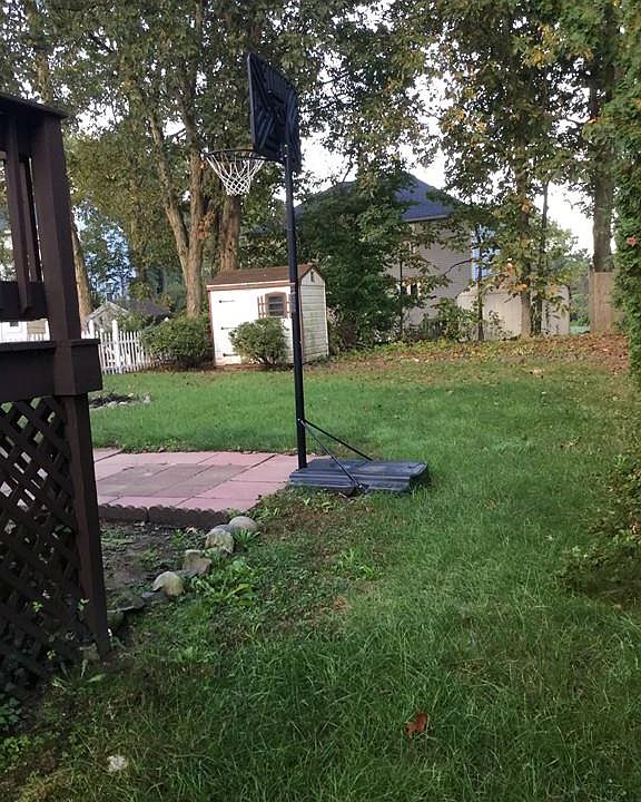 2nd image of 28 Glen Meadow Rd