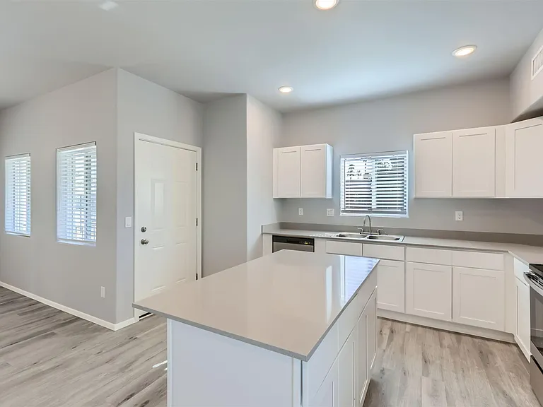 7010 N 80th Ave — Photo 16