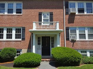 31 Hammond Pond Pkwy APT 3, Newton, MA 02467