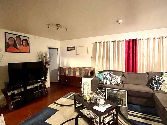5th image of 8906 S Conduit Ave