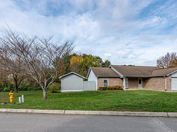 5th image of 2925 Country Meadows Ln