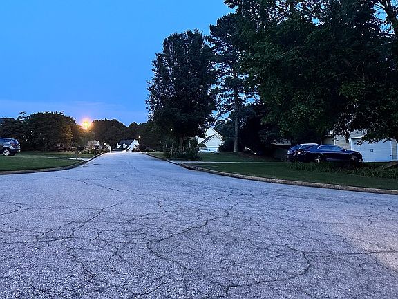 5th image of 5145 Victoria Park Dr
