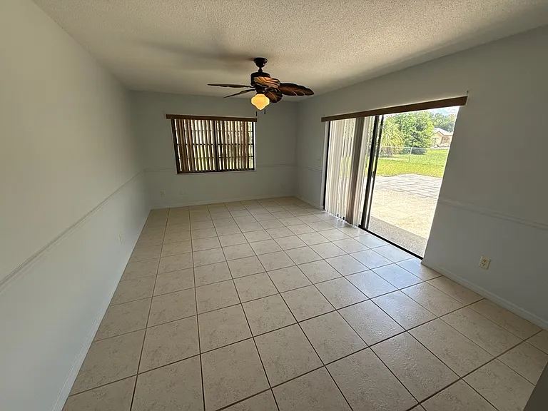 8215 W Cecil Ln — Photo 8