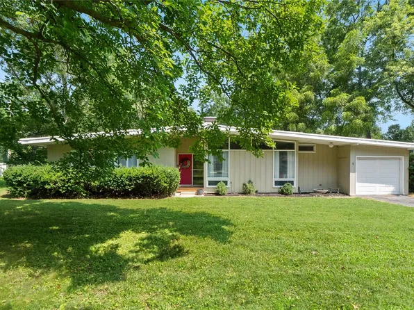 9 Kingsbury Dr, Swansea, IL 62226
