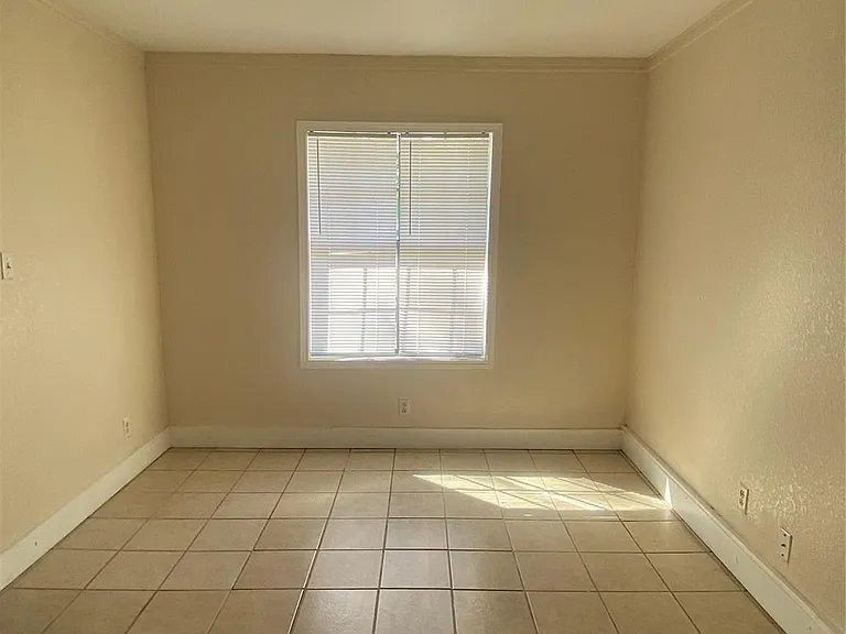243 Acacia St — Photo 8