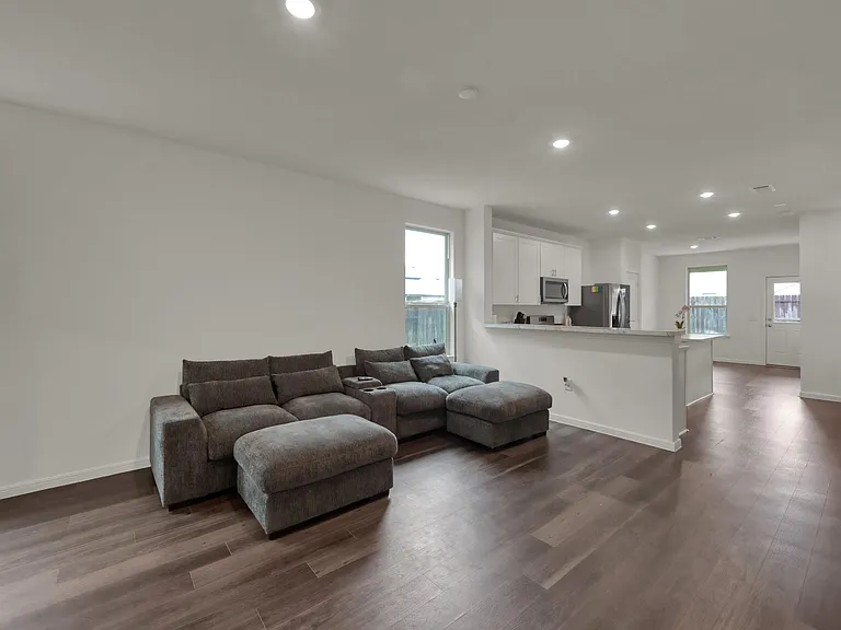 16435 Big Hickory Dr — Photo 8