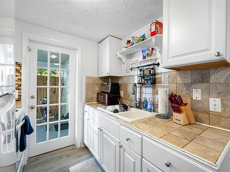 616 Dogwood Ct — Photo 6