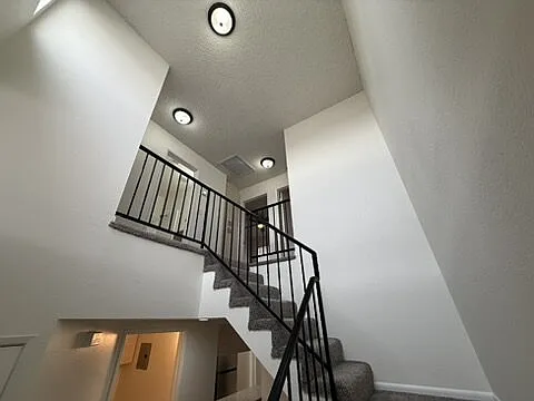 405 Anna Cir #B — Photo 5