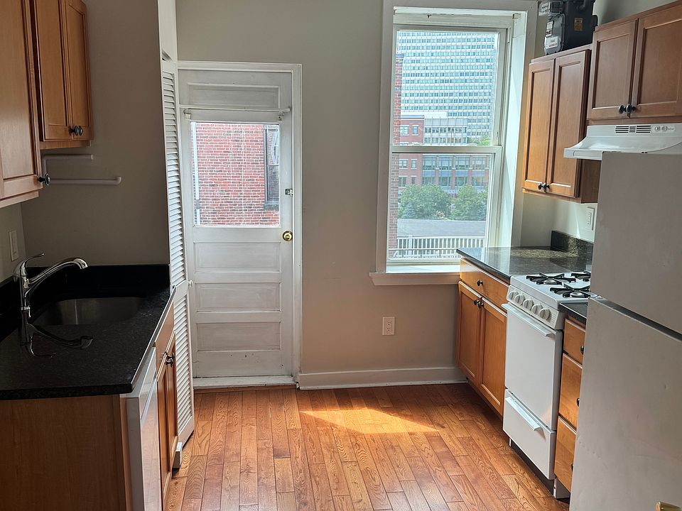 1st image of 220 Hanover St APT 27
