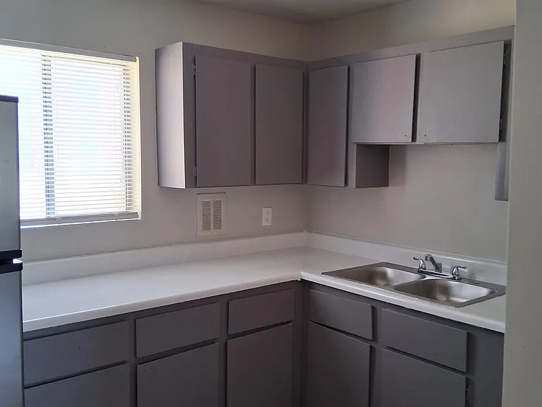 Fairburn Gordon Apartments — Photo 8