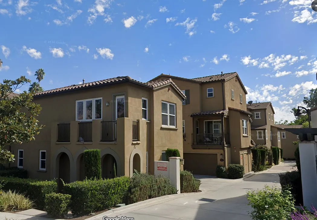 3 bed, 3.5 bath, 1620 sqft, $4,350 — Photo 1