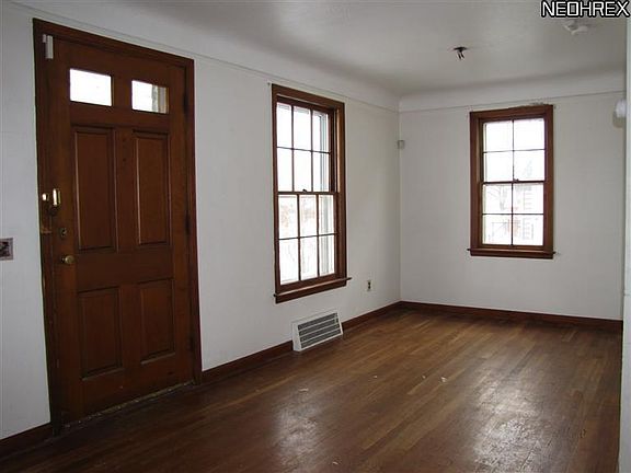 4th image of 19800 Ormiston Ave
