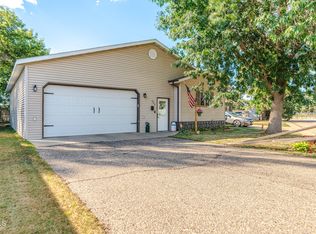 209 Tuttle Ave, Mandan, ND 58554
