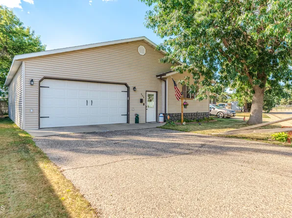 209 Tuttle Ave, Mandan, ND 58554