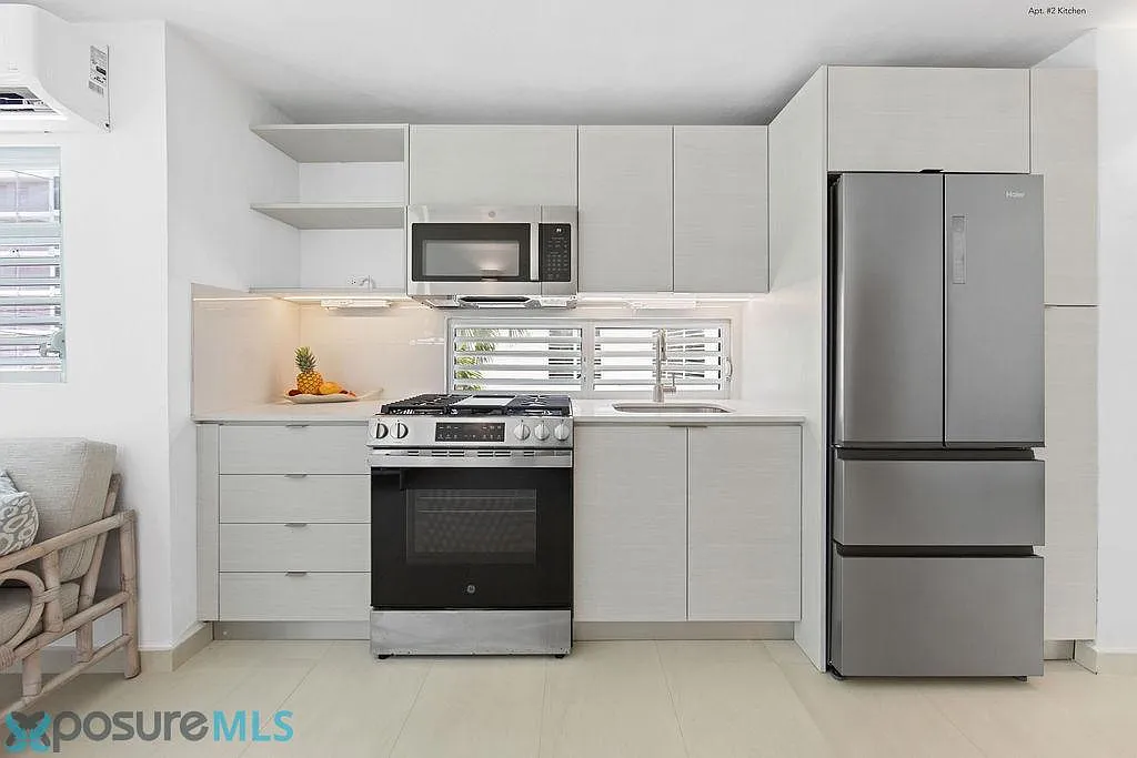 2 bed, 2.0 bath, 819 sqft, $2,500 — Photo 2