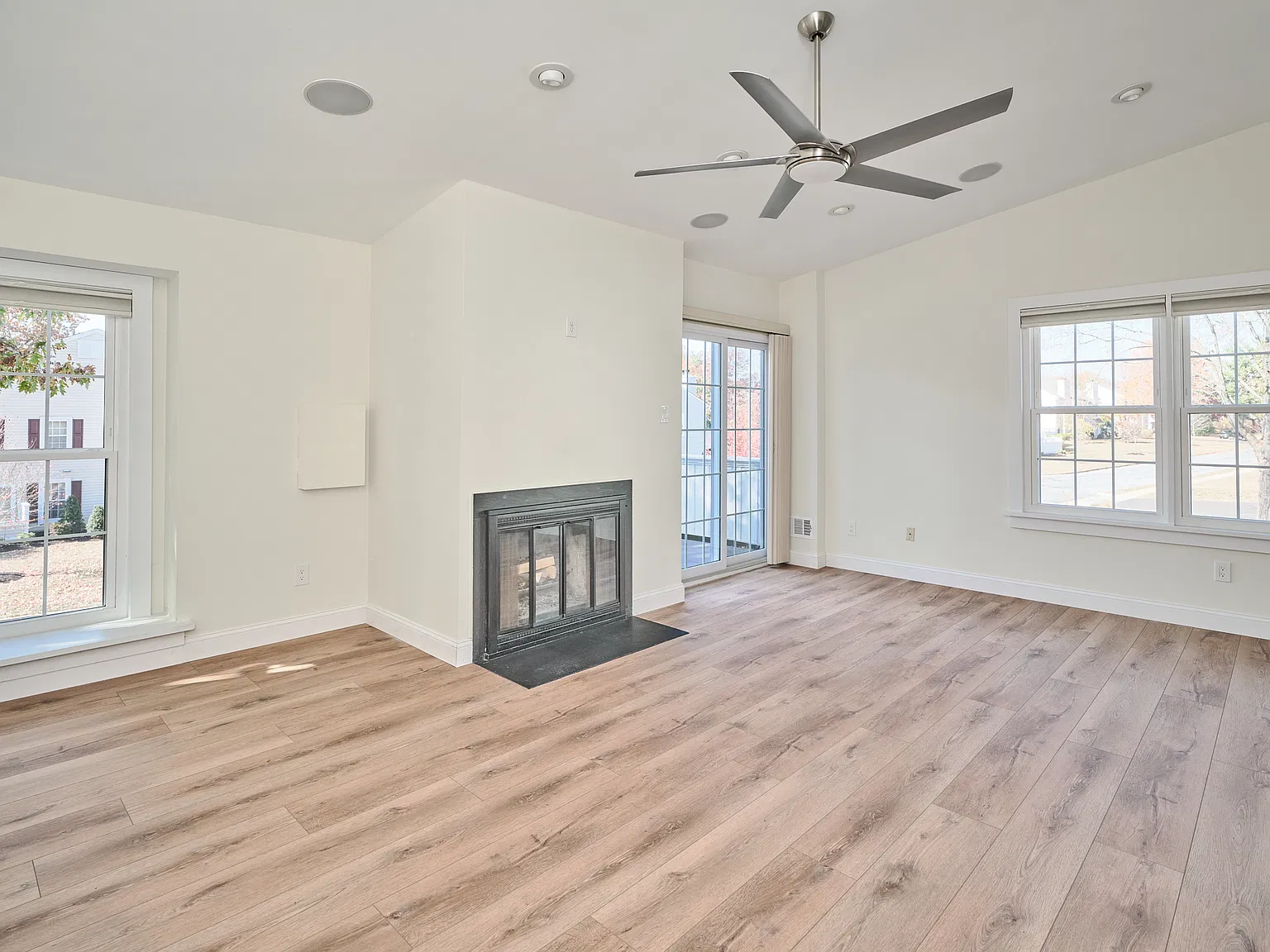 2 bed, 1140 sqft, $3,000 — Photo 3