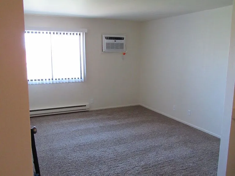 South Pine Apartments — Photo 10