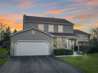 2 Sussex Ct, Lake Zurich, IL 60047