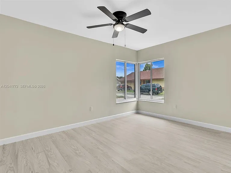 8813 Paradise Ct — Photo 15