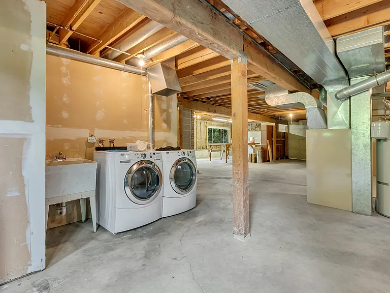 WOW space. Creative? Work space, man-cave. play zone, roller rink, art space or storage...
