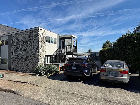 2nd image of 4130 SW View Point Ter APT 8