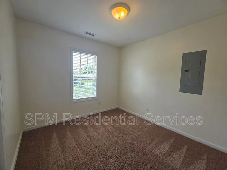 1798 Liz Ln NE — Photo 8