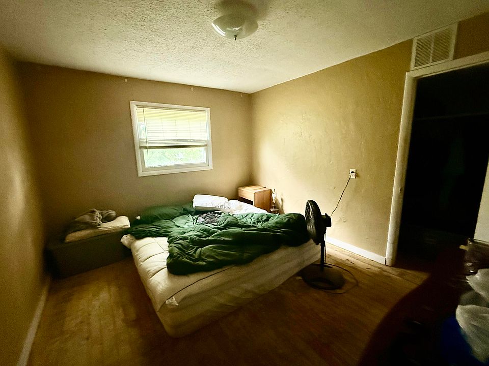 4th image of 205 S Lake Street