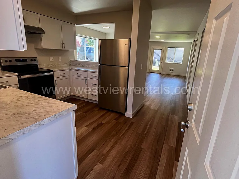 135-139 Prince Ave — Photo 308