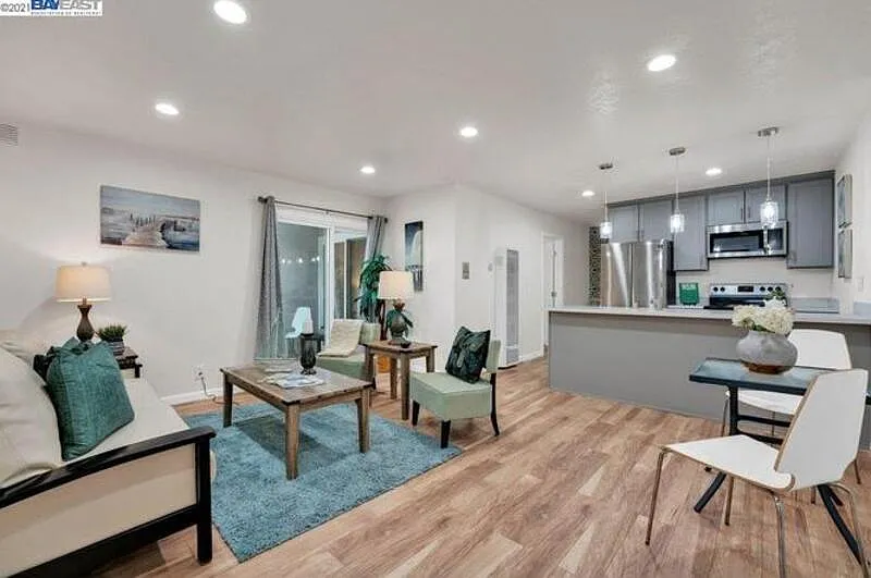 1 bed, 1.0 bath, 554 sqft, $1,800 — Photo 3