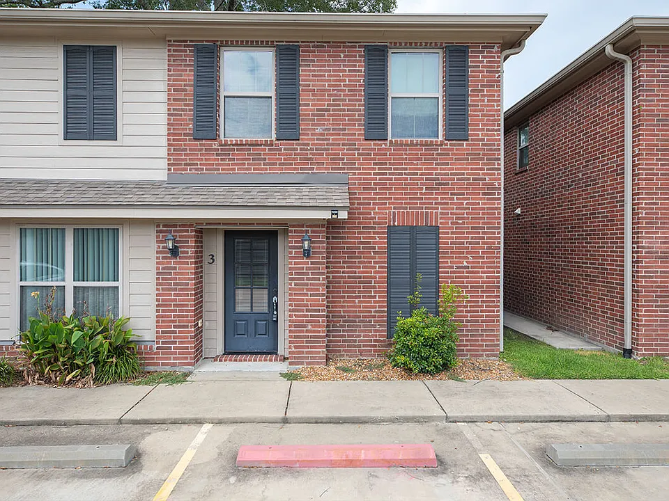 2 bed, 2.5 bath, 1200 sqft, $1,350