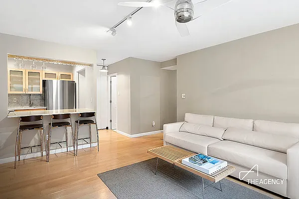 Rented by The Agency | media 4