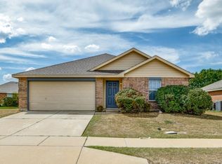 1521 Castle Ridge Rd, Fort Worth, TX 76140