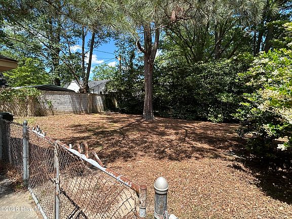4th image of 406 Rountree Street W