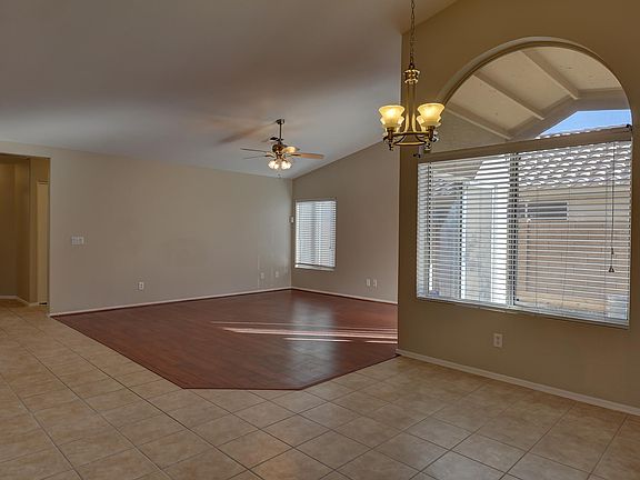 3rd image of 819 W Sierra Madre Ave