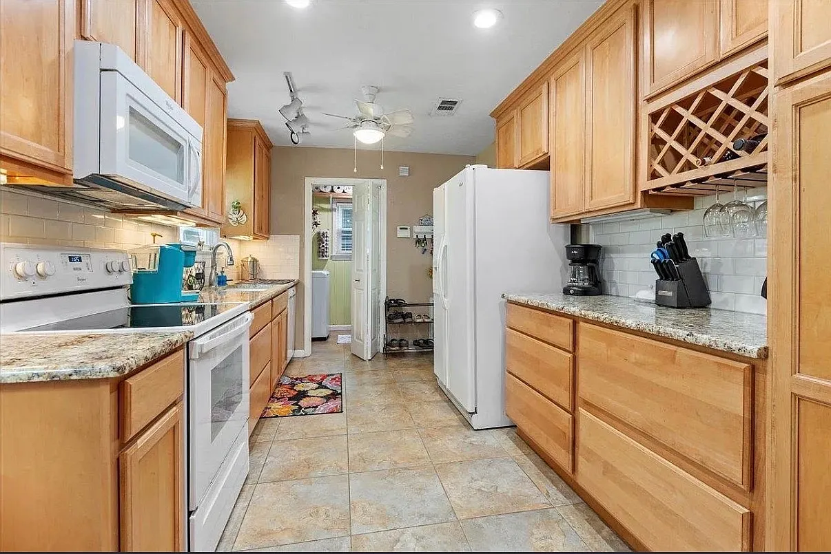 3 bed, 1164 sqft, $1,600 — Photo 2