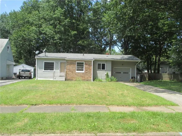 1366 Kenneth Ave, Youngstown, OH 44505