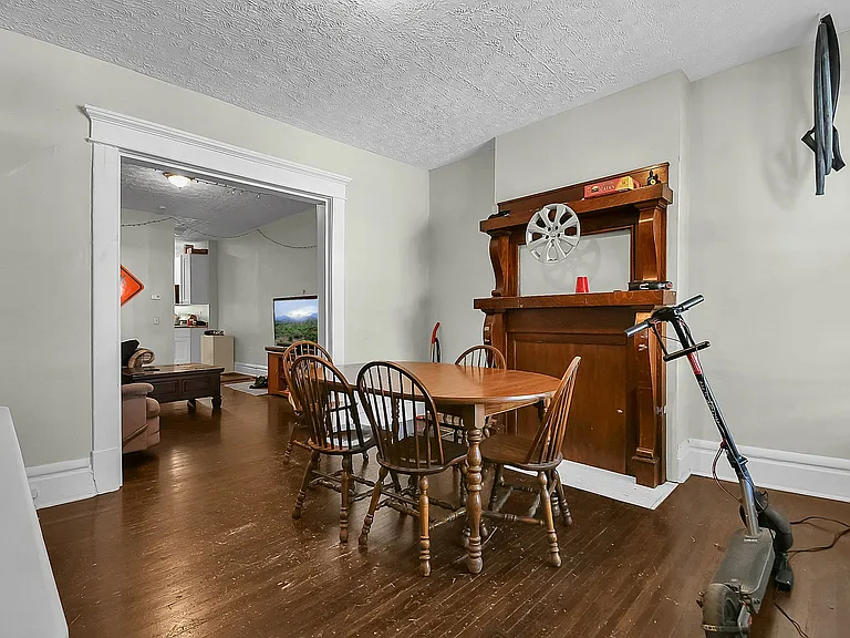 1508 Summit St — Photo 7