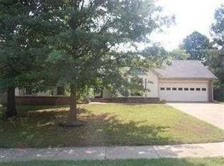 688 N Walnut Bend Rd, Cordova, TN 38018