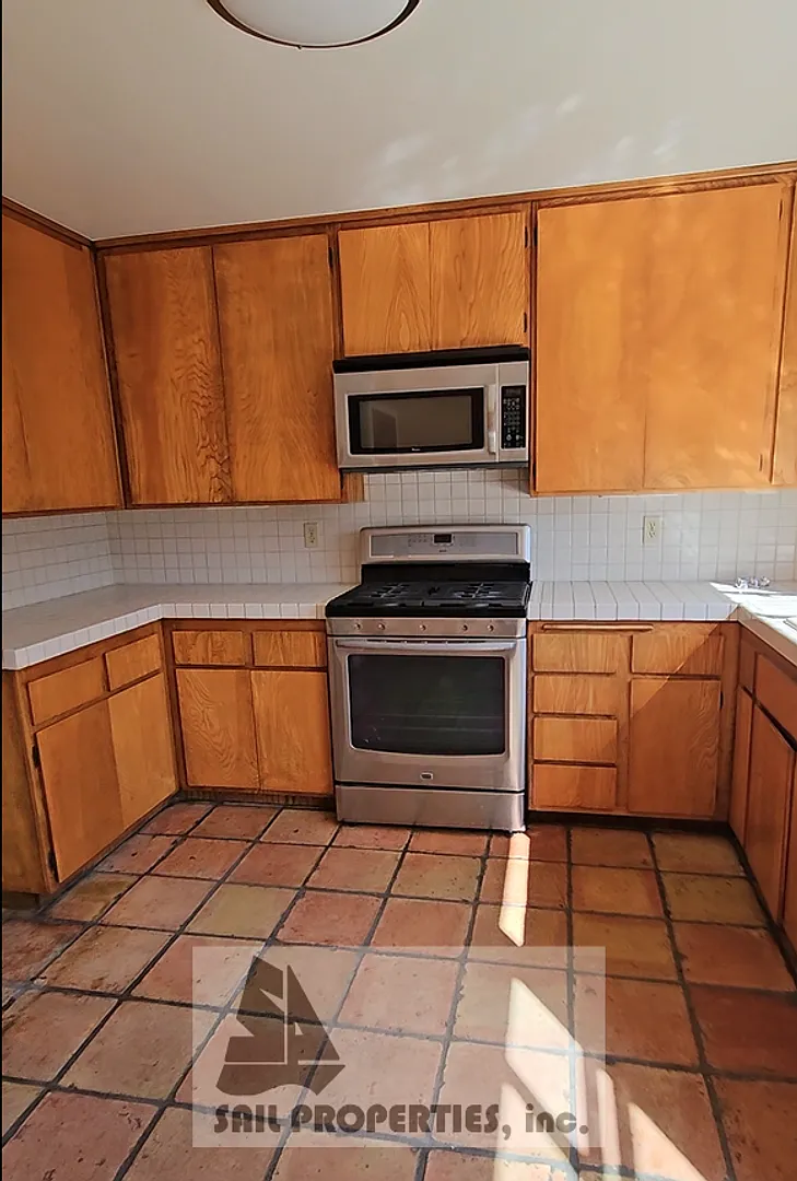 Charming 3-Bedroom Home in Fountain Valley close to Mile Square Park — Photo 4