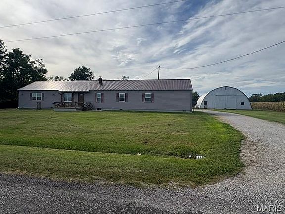 4th image of 1868 Ferrydale Rd
