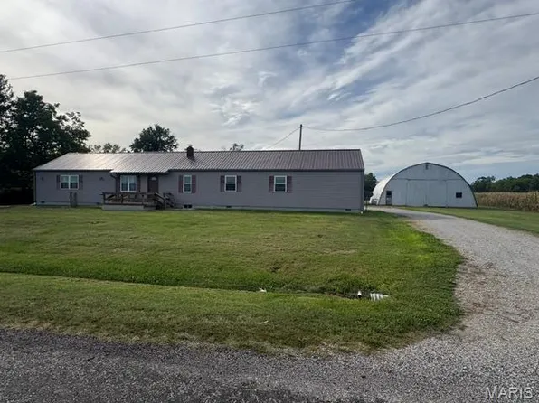 1868 Ferrydale Rd, Odin, IL 62870