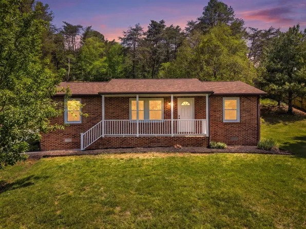 1650 Haymakertown Rd, Troutville, VA 24175