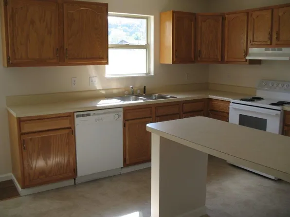 1700 Big Tree Dr, Fairmont, WV