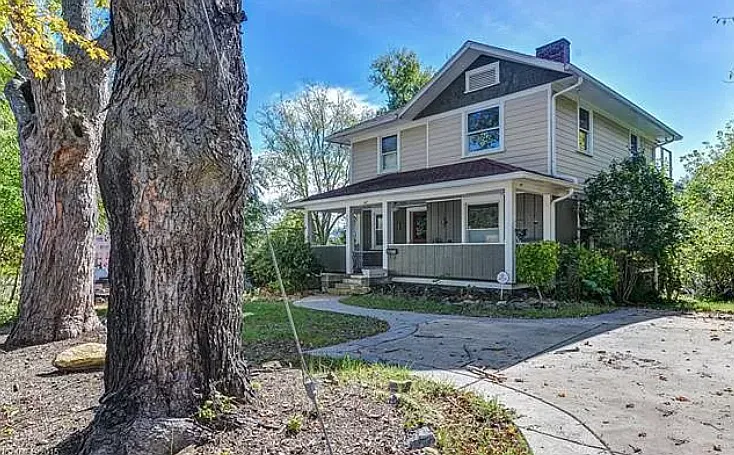 3 bed, 1945 sqft, $2,400 — Photo 2